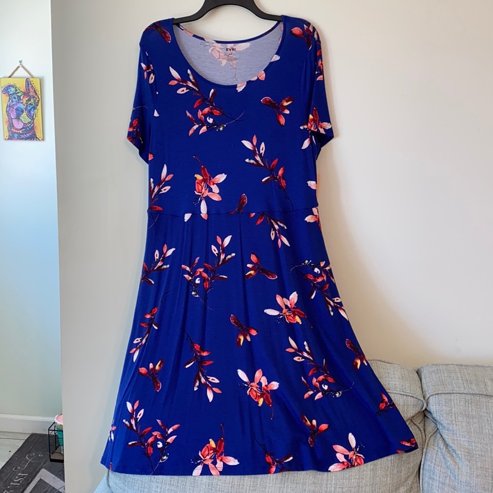 Flowy Flowery dress w/ pockets